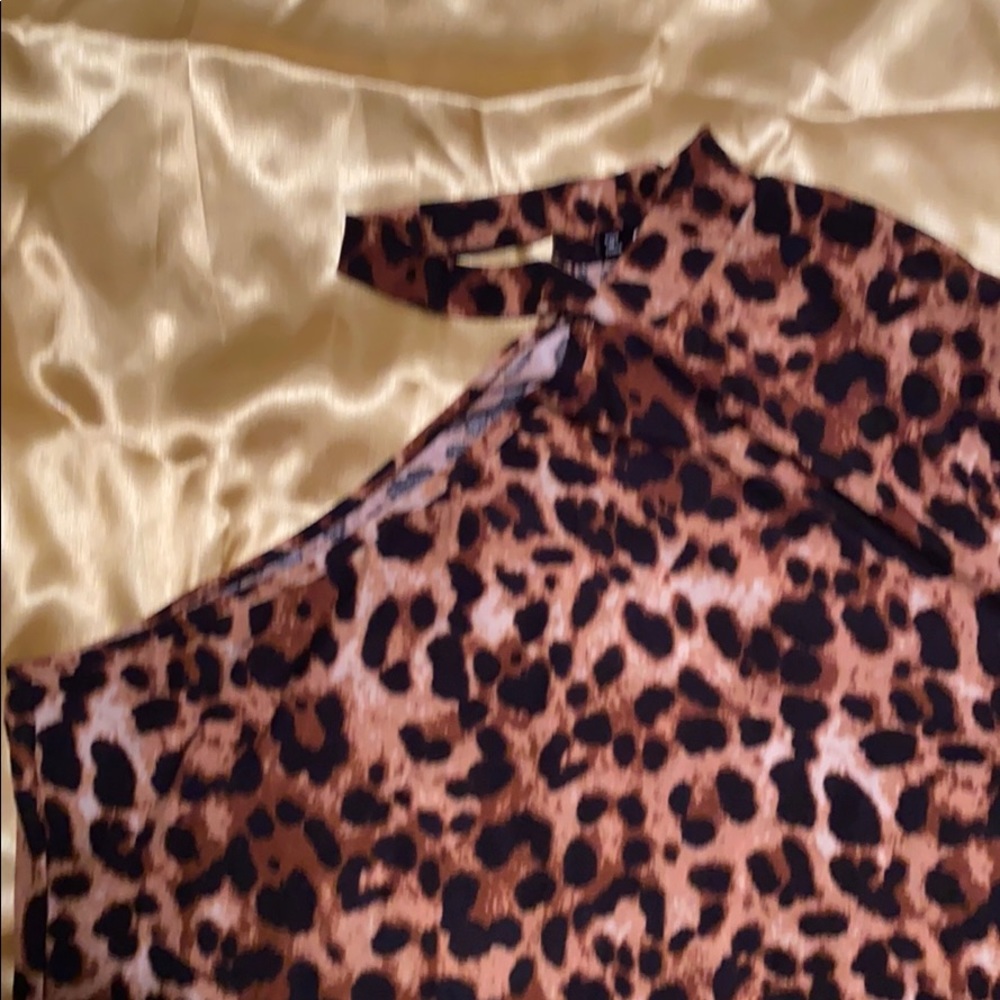 2/$15 PLUS Size Cheetah Print Crop Sleeve Top Blouse 2X - Picture 2 of 2